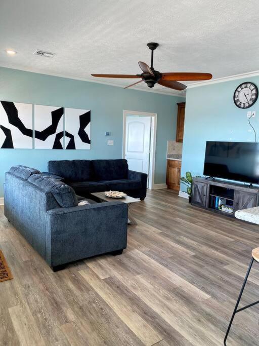 Oceanfront Home Near Hollybeach Cameron Bagian luar foto