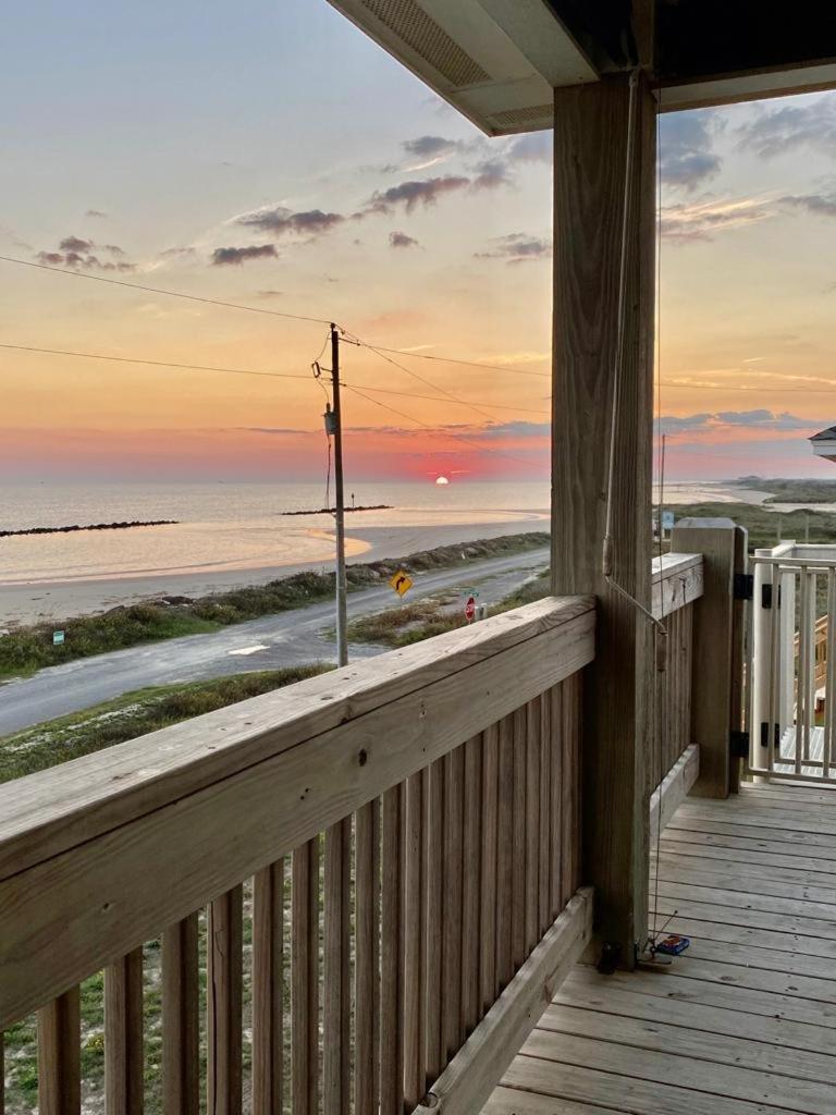 Oceanfront Home Near Hollybeach Cameron Bagian luar foto